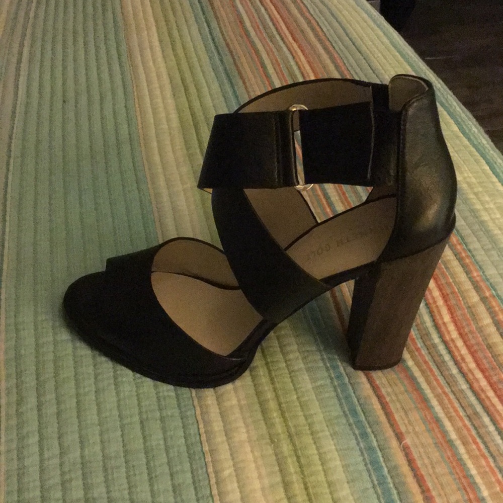 Kenneth Cole black heels size 9 leather